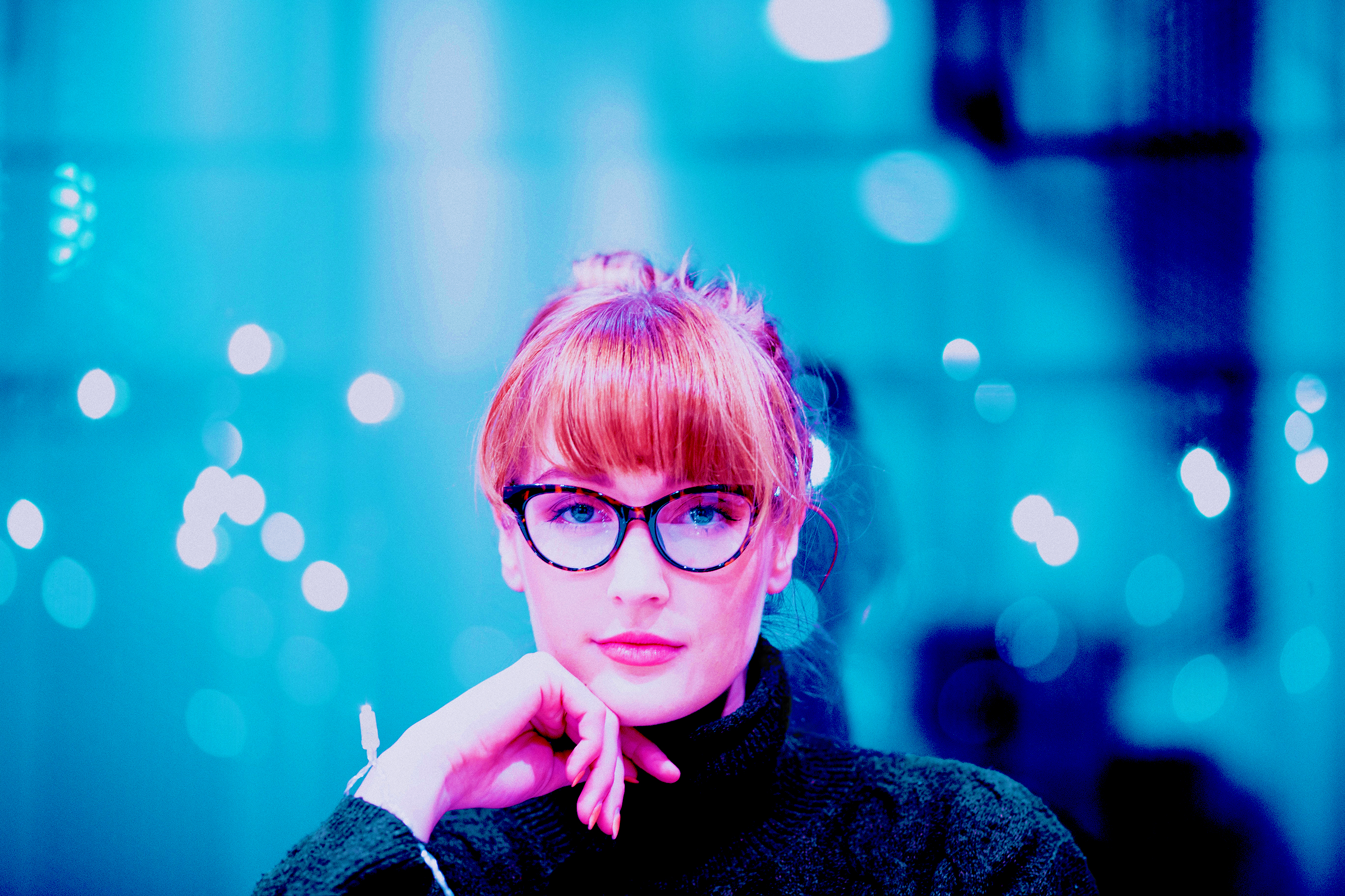 arnaud-mesureur woman blue blonde glasses librarian