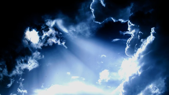 daniel-pascoa sun through clouds